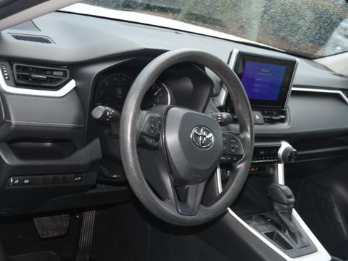 Used 2024 Toyota RAV4 XLE w/ Convenience Package FWD image 9