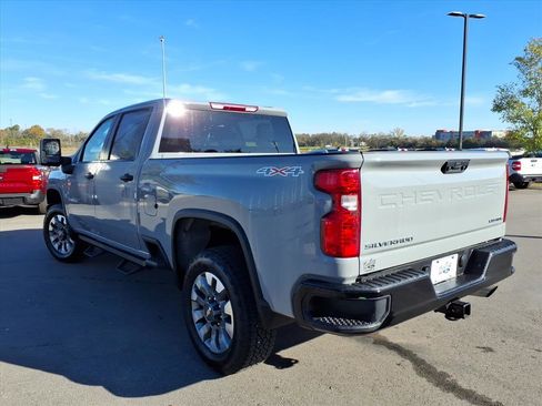 Used 2024 Chevrolet Silverado 2500 Custom w/ Custom Convenience Package image 5