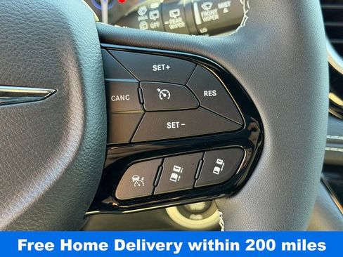 New 2026 Chrysler Pacifica Select image 17