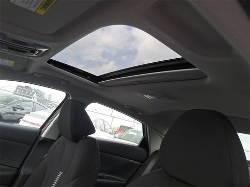 New 2024 Hyundai Elantra SEL w/ Convenience Package image 16