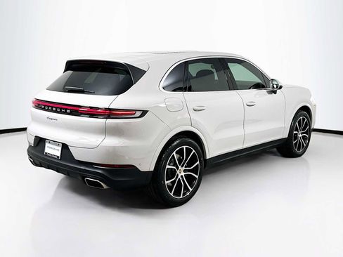 Certified 2025 Porsche Cayenne image 9