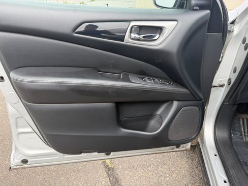 Used 2020 Nissan Pathfinder SV AWD/4WD image 7