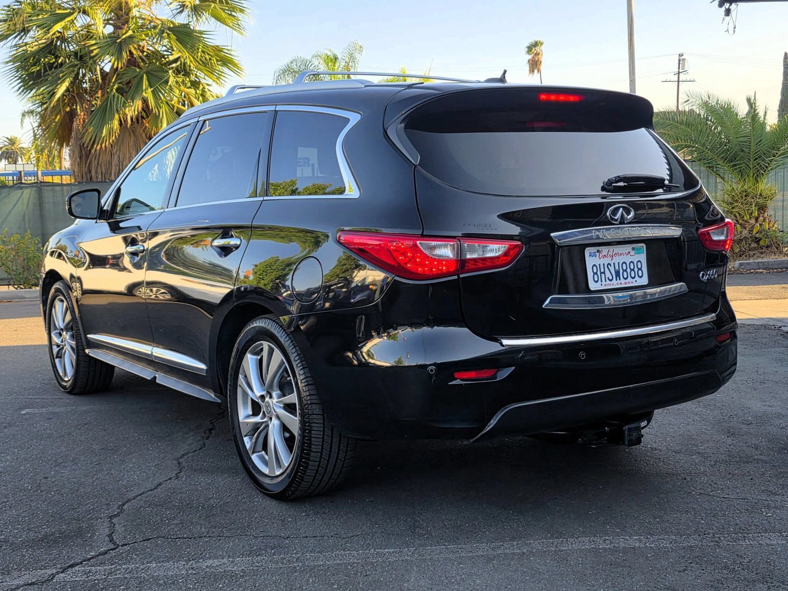 Used 2015 INFINITI QX60 FWD w/ Deluxe Touring Package image 4