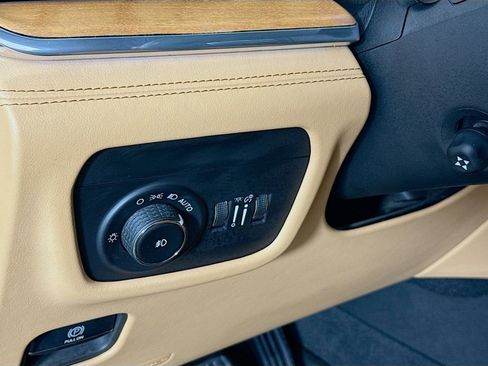 Used 2024 Jeep Grand Cherokee L Summit AWD/4WD image 11