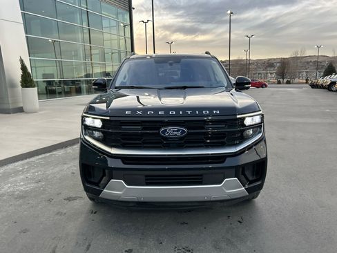 Certified 2025 Ford Expedition Max Platinum image 4