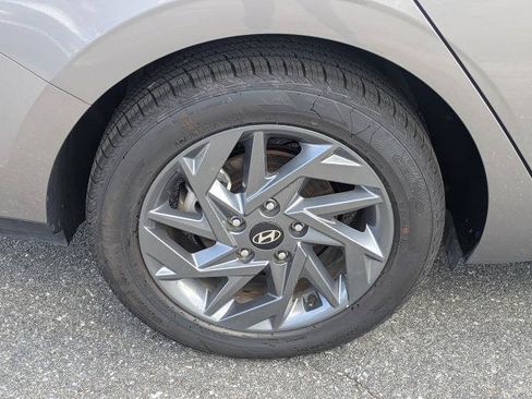 Used 2024 Hyundai Elantra SEL FWD image 11