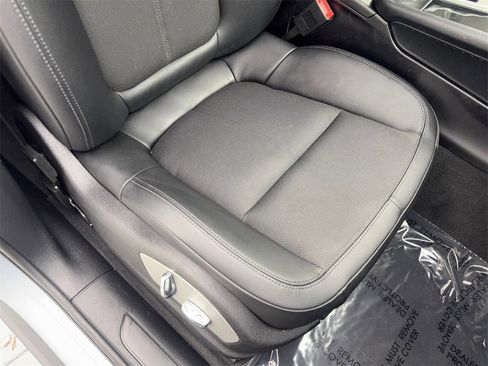 Used 2022 Porsche Macan image 45