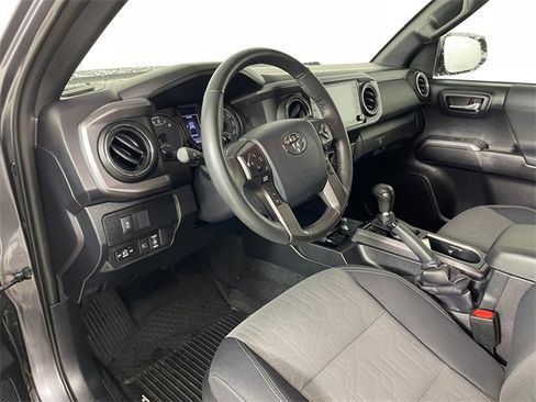 Used 2020 Toyota Tacoma TRD Off-Road w/ Technology Package image 3