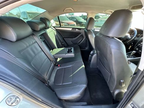Used 2013 Volkswagen Jetta SE image 14