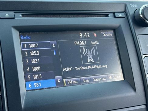 Used 2017 Toyota Camry LE FWD image 22