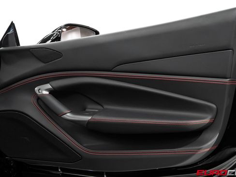 Used 2022 Ferrari F8 Tributo RWD image 27
