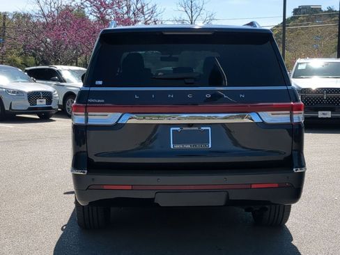 Used 2023 Lincoln Navigator L Reserve image 4