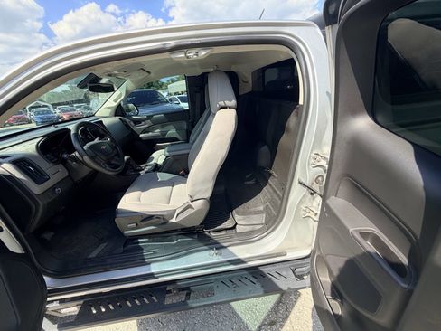 Used 2019 Chevrolet Colorado W/T RWD image 10