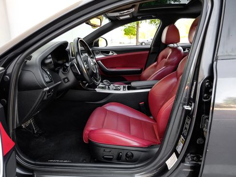 Used 2020 Kia Stinger GT2 image 4