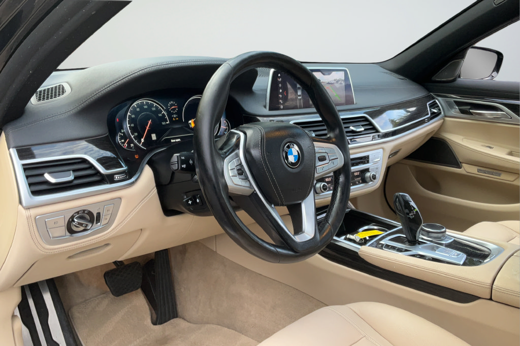 Used 2018 BMW 740i RWD image 23