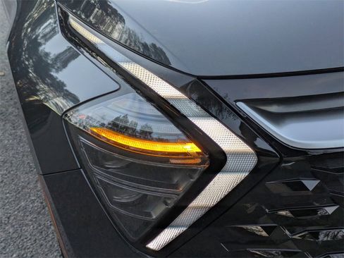 Used 2025 Kia Sportage SX image 10