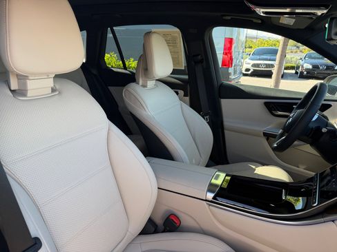 Used 2026 Mercedes-Benz GLC 300 4MATIC image 24