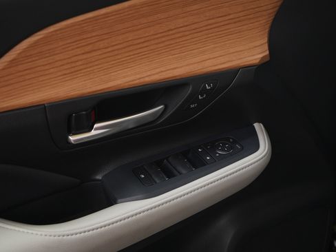 Used 2025 Toyota Grand Highlander AWD image 23