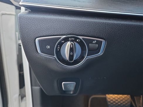 Used 2019 Mercedes-Benz E 300 image 9