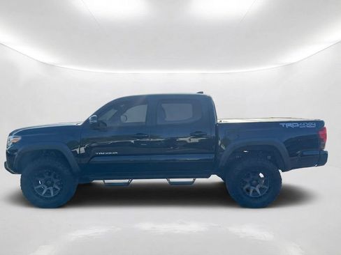 Used 2018 Toyota Tacoma TRD Off-Road w/ Technology Package AWD/4WD image 9