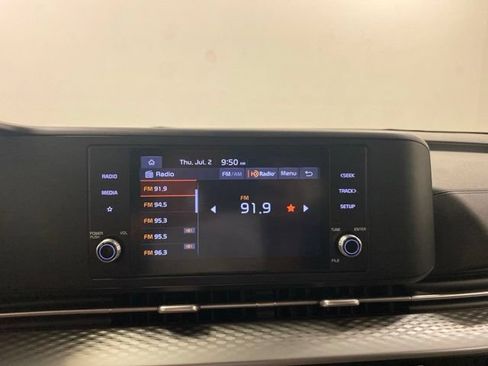 Used 2023 Kia Carnival LX FWD image 11