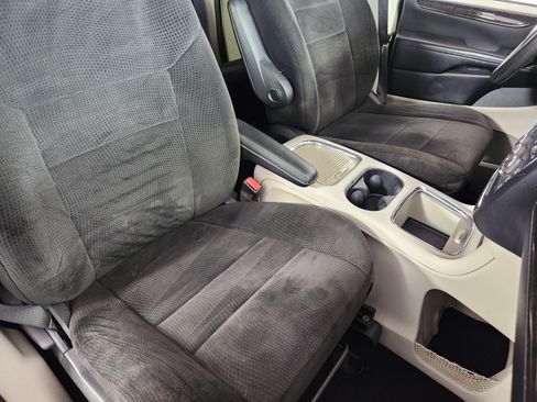 Used 2012 Dodge Grand Caravan SXT FWD image 11