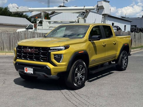 Used 2023 GMC Canyon AT4 w/ AT4 Premium Package AWD/4WD image 6