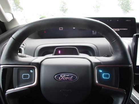 Used 2025 Ford Expedition Max Platinum AWD/4WD image 11