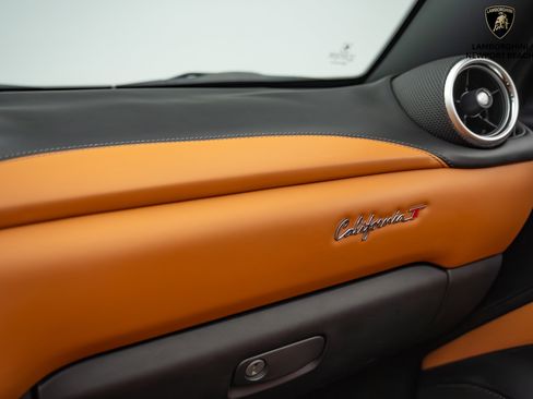 Used 2015 Ferrari California T RWD image 31