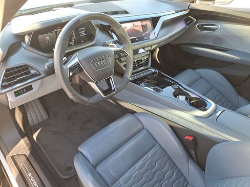 Used 2024 Audi e-tron GT Prestige image 5