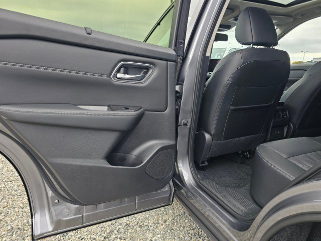 Certified 2026 Nissan Rogue Platinum AWD/4WD image 22