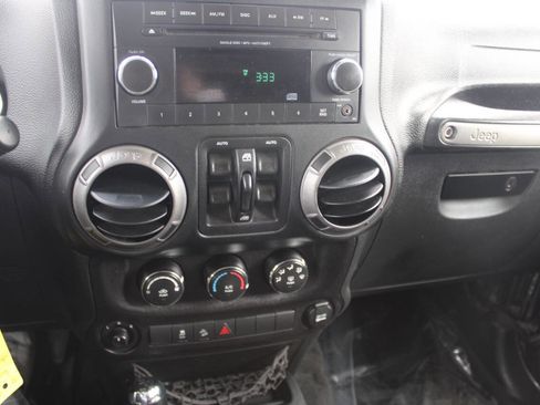 Used 2018 Jeep Wrangler Unlimited Sport S AWD/4WD image 13