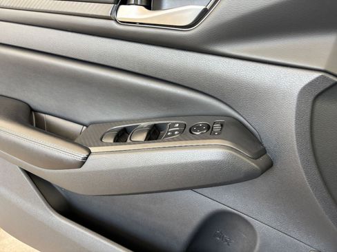 Used 2025 Nissan Altima 2.5 SV image 18