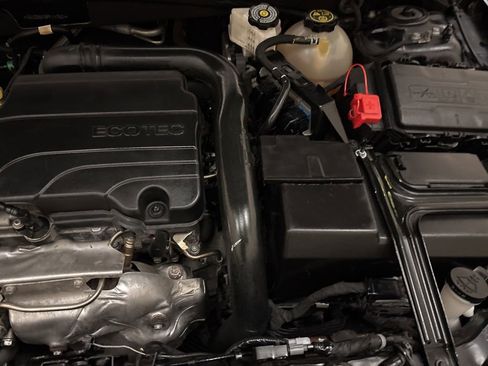 Used 2023 Chevrolet Malibu LT FWD image 17