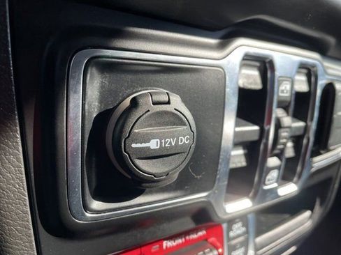 Used 2022 Jeep Gladiator Rubicon w/ Cold Weather Group image 18