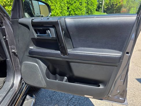 Used 2019 Toyota 4Runner Limited AWD/4WD image 33