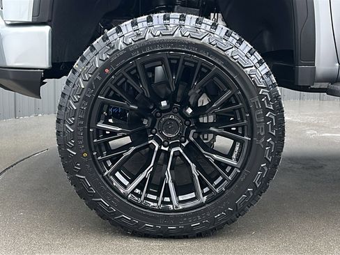 Used 2025 GMC Sierra 1500 AT4 w/ AT4 Premium Package image 10