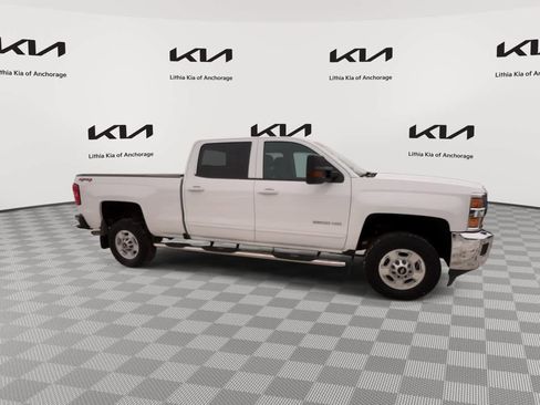 Used 2019 Chevrolet Silverado 2500 LT AWD/4WD image 2