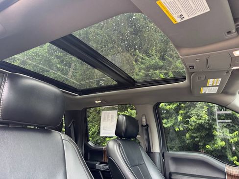 Used 2019 Ford F150 Lariat w/ Equipment Group 502A Luxury AWD/4WD image 12