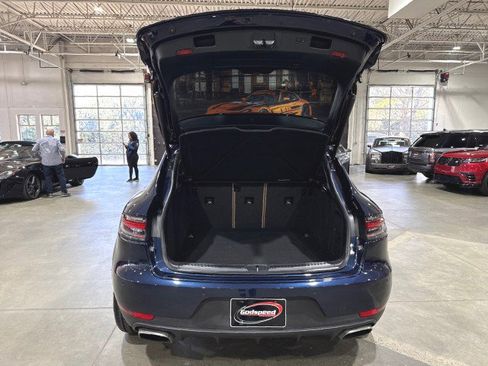 Used 2021 Porsche Macan w/ Premium Package image 15