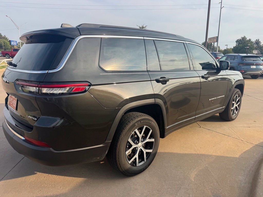 Used 2024 Jeep Grand Cherokee L Limited RWD image 5