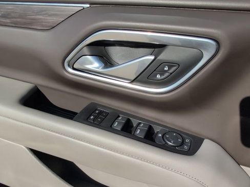 Used 2024 Chevrolet Suburban LT image 16