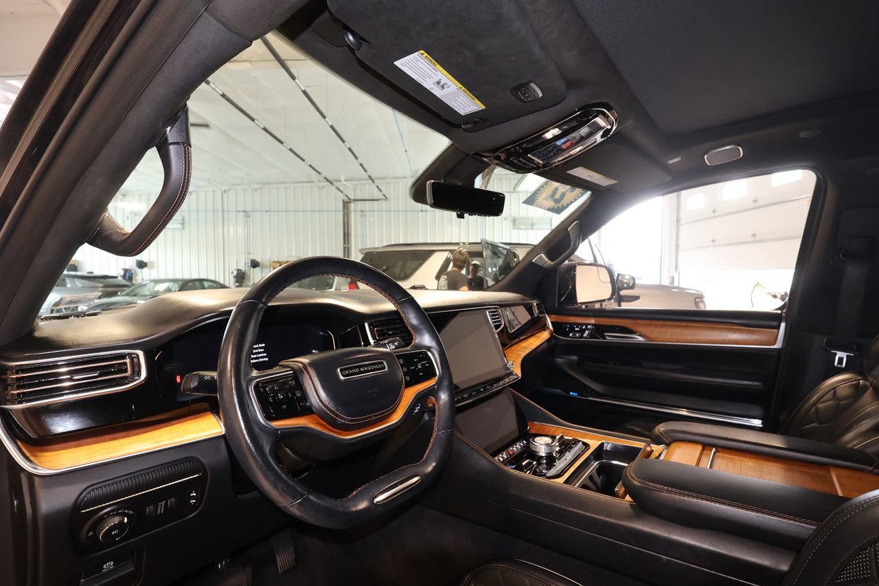 Used 2022 Jeep Grand Wagoneer Series III AWD/4WD image 9