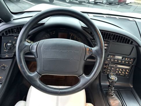 Used 1992 Chevrolet Corvette Convertible image 9
