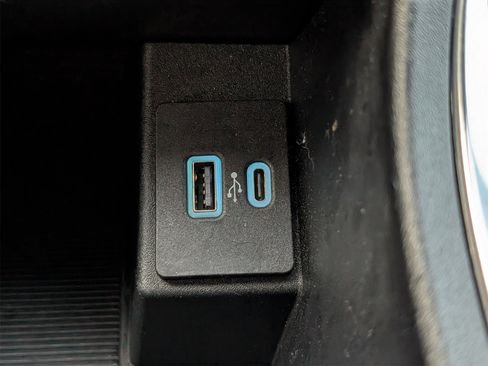 Used 2021 Ford Edge ST image 19