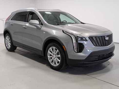 Used 2023 Cadillac XT4 Luxury w/ Cold Weather Package AWD/4WD image 6