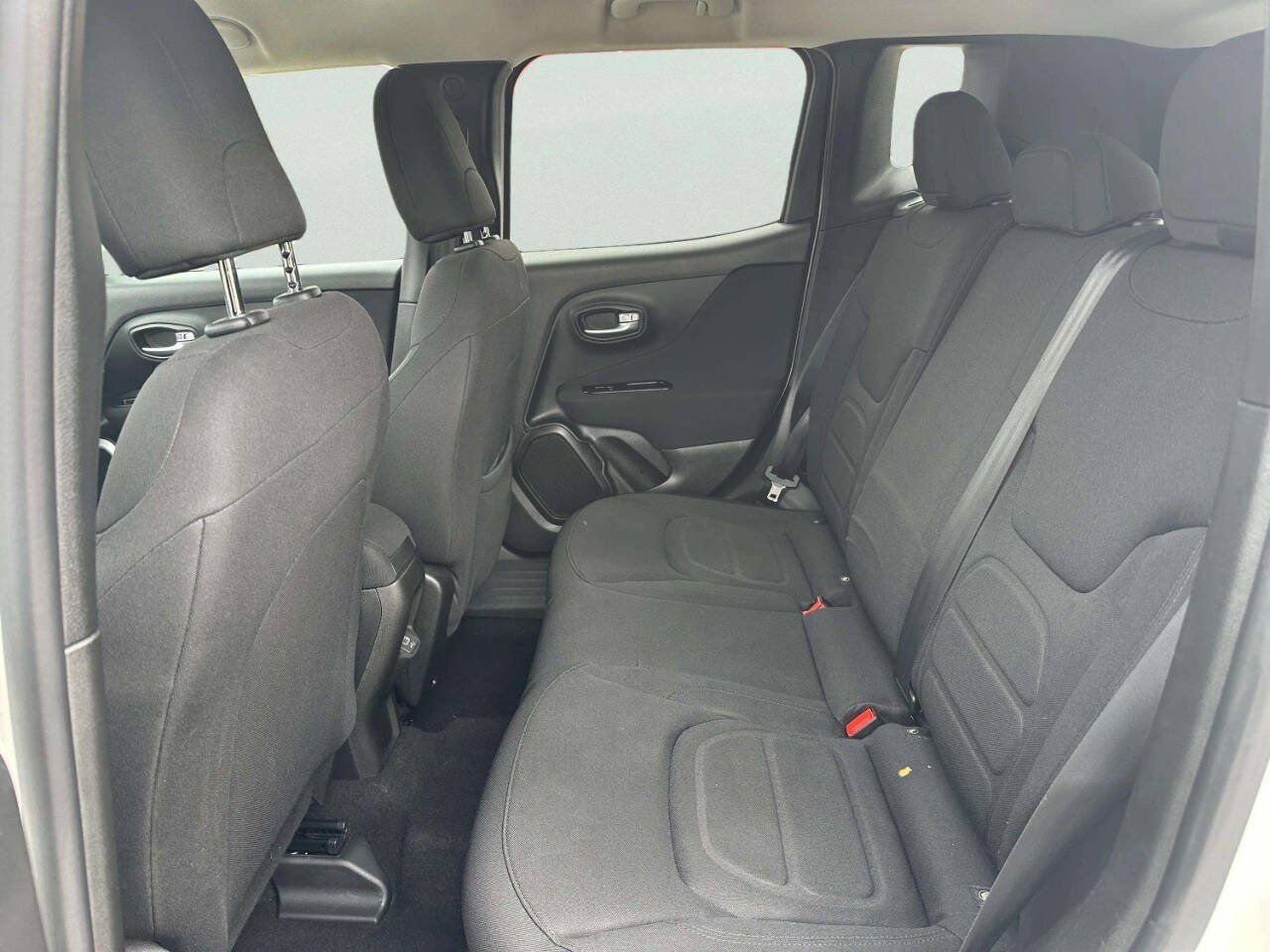 Used 2020 Jeep Renegade Latitude AWD/4WD image 11