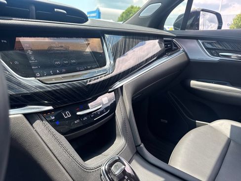 Used 2024 Cadillac XT6 Premium Luxury AWD/4WD image 23
