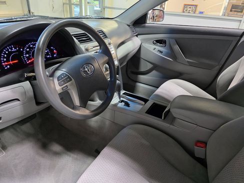 Used 2011 Toyota Camry LE FWD image 16