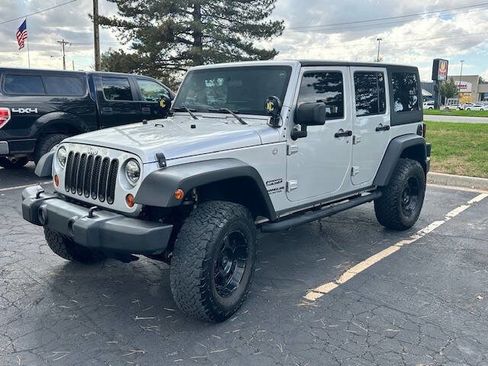 Used 2010 Jeep Wrangler Unlimited Sport image 3